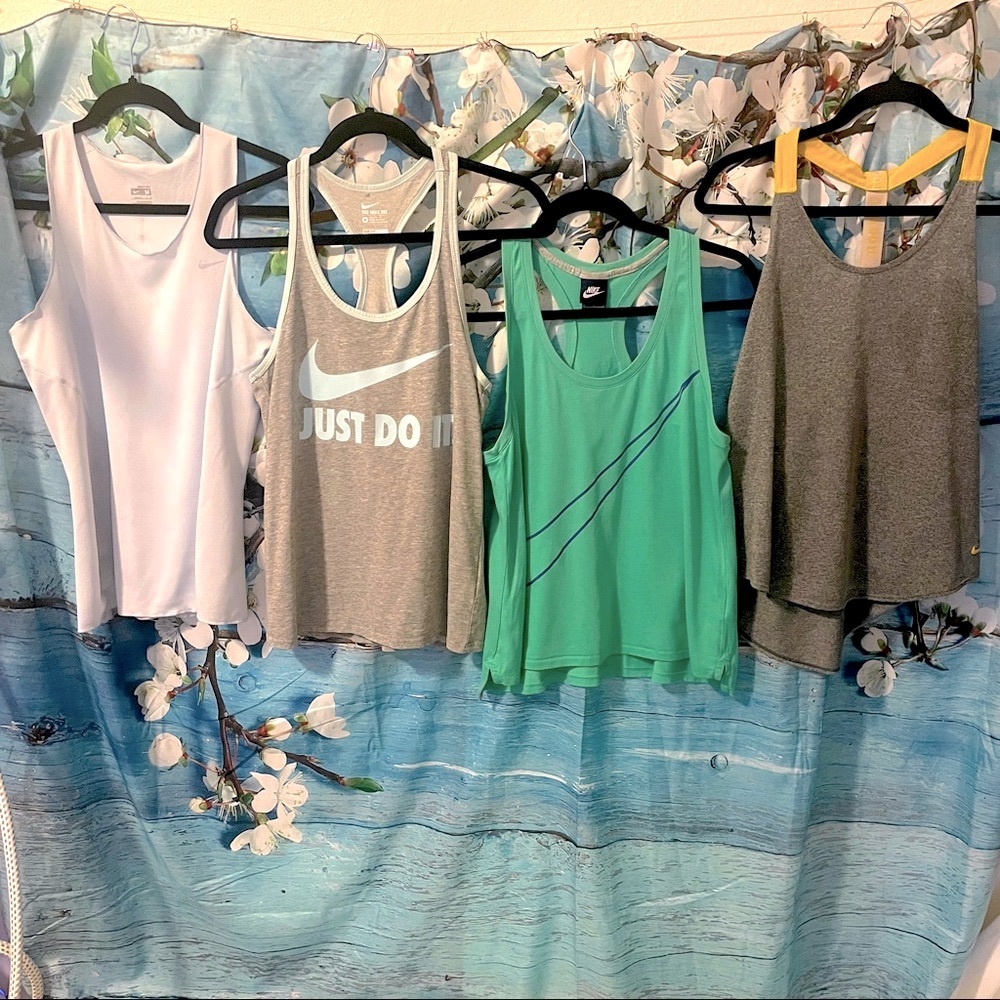 Bundle of 4 Nike active workout tanks, sz M